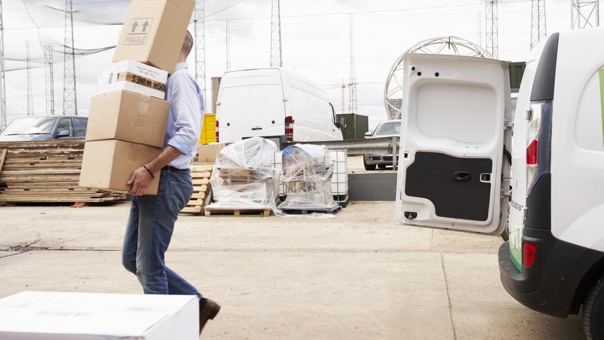 nervos ca nu i a fost livrata salteaua un italian i a amenintat pe curieri ca le da foc