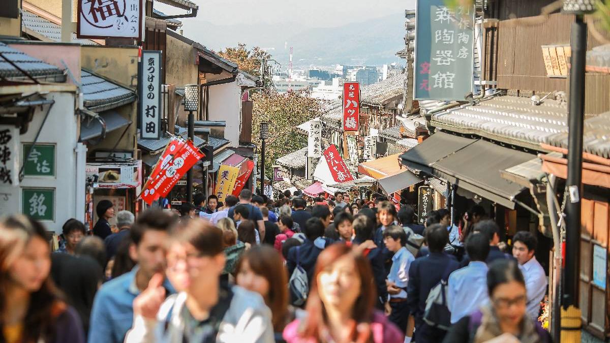 japonezii dau impresia ca au gasit secretul longevitatii aproximativ 100 000 de niponi au depasit varsta de 100 de ani