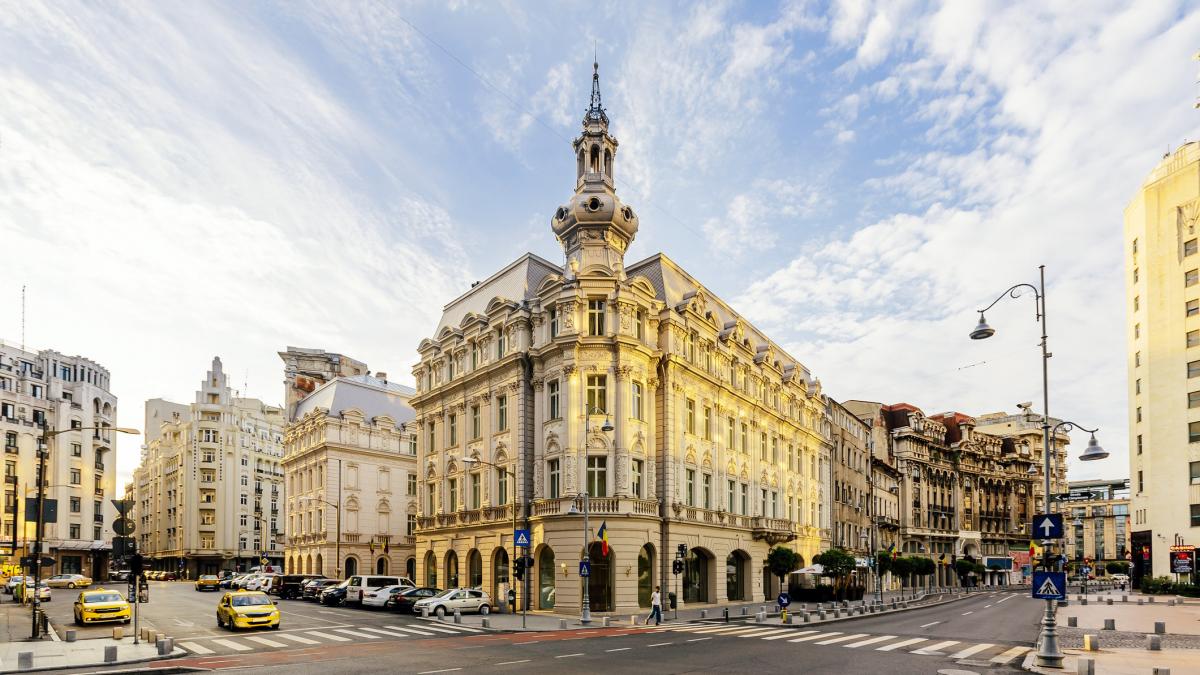 bucuresti devine capitala poeziei poeti din 30 de tari vor sustine 224 de lecturi publice si vor planta paduri poetice