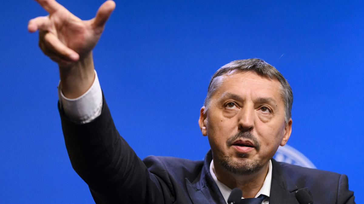 daniel david spune ca va demisiona daca trece motiunea simpla a aur impotriva sa nu as avea de ce sa mai fiu ministru