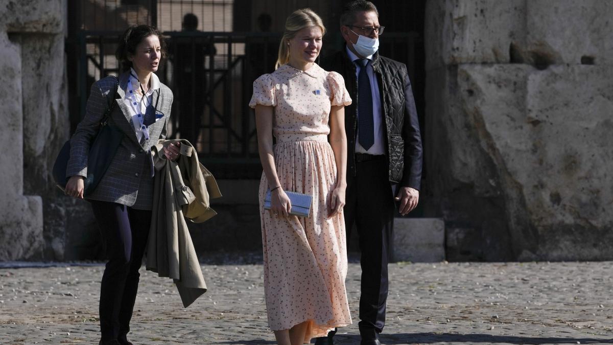 moscow times gaura neagra din sahalin cum a ajuns iubita ministrului de finante din rusia sa faca avere din bani publici