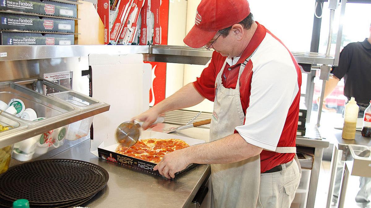 a livrat pizza pentru 4 dolari pe ora iar acum detine un adevarat imperiu fast food in sua povestea incredibila a lui nadeem bajwa