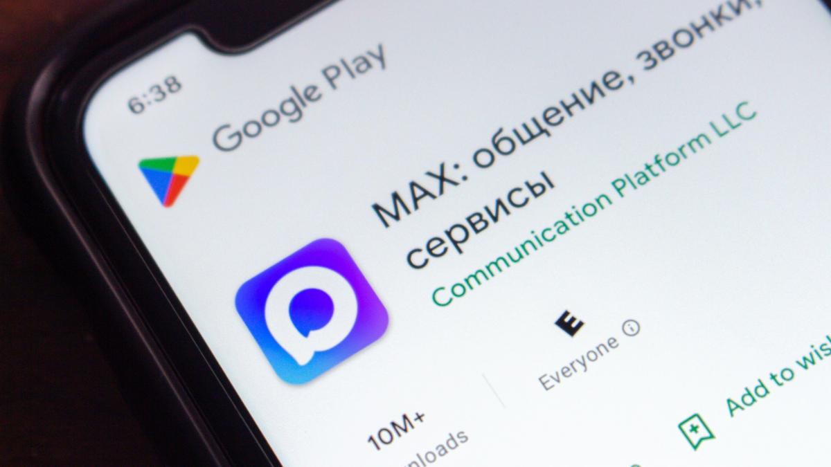 aplicatia spion a lui putin s a umplut de escroci max este promovata intens de kremlin si e pre instalata pe toate dispozitivele noi