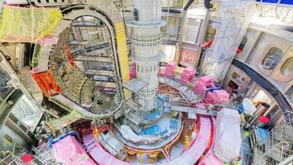 cel mai mare proiect din istoria omenirii intra in faza decisiva speranta de a recrea puterea stelelor pe pamant