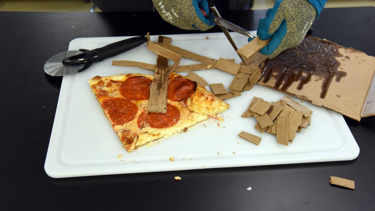 romanii arunca anual 2 5 milioane de tone de mancare la gunoi restaurantele printre cei mai mari risipitori