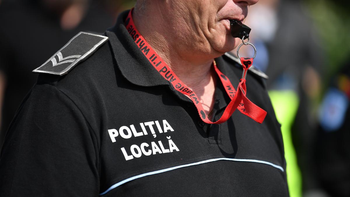 cum au fost pusi la slabit politistii din resita primarul am introdus teste anuale 1000 de metri alergare flotari genoflexiuni