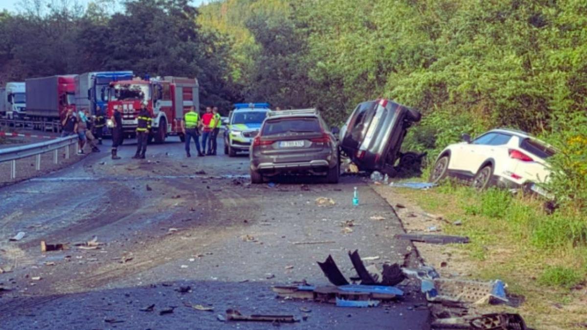 doi romani au murit intr un accident in bulgaria masina lor a fost spulberata de un tir