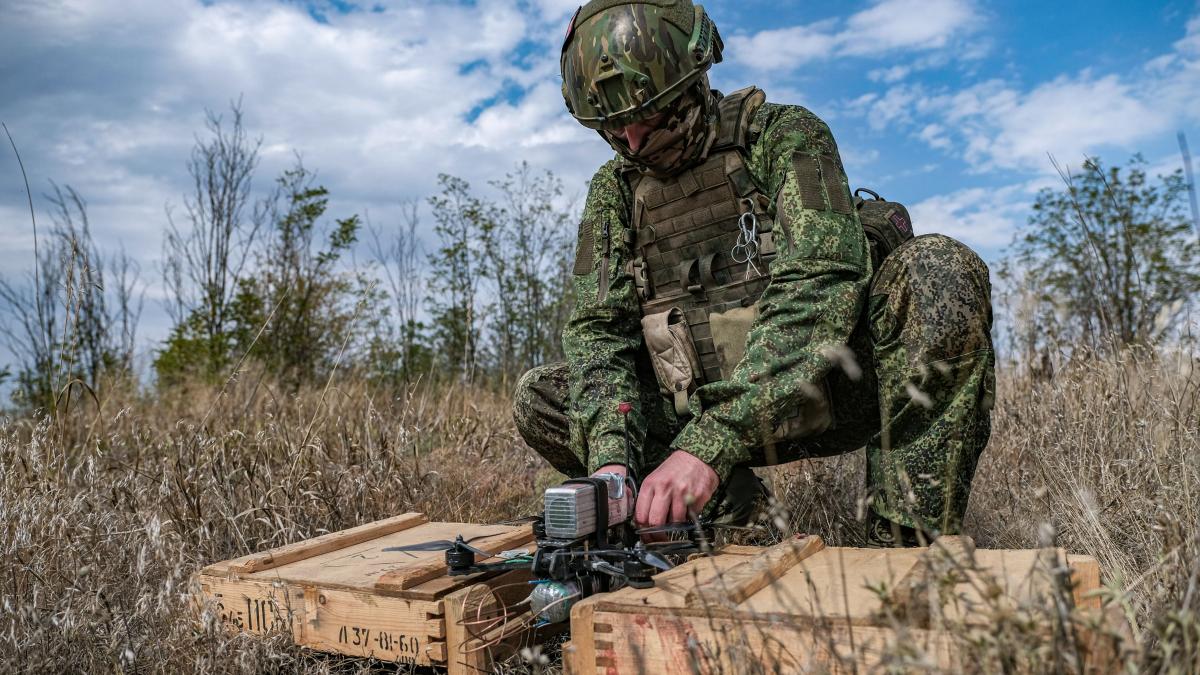 ministrul polonez de externe cere ca tarile nato sa doboare dronele rusiei deasupra ucrainei medvedev ameninta cu razboiul