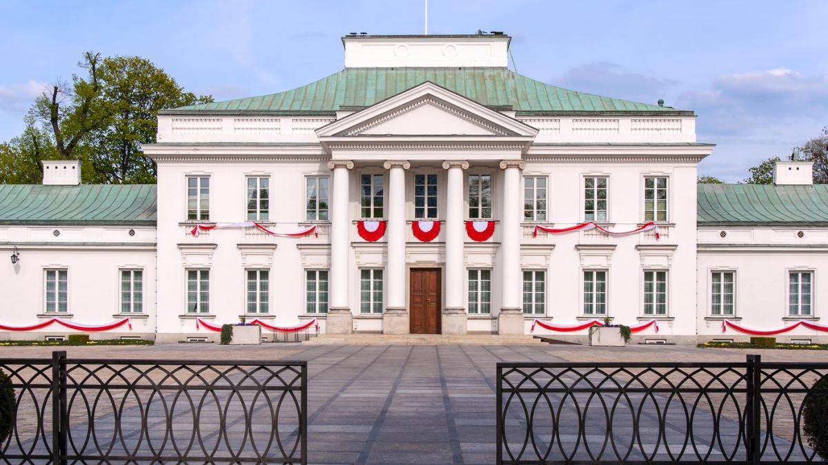 polonezii au neutralizat o drona care zbura deasupra palatului prezidential din varsovia doi cetateni belarusi au fost arestati