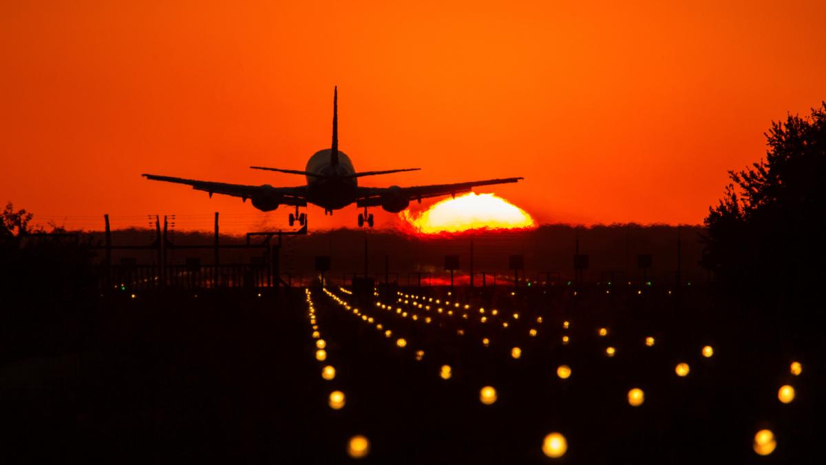 scandal intr un avion care a decolat din tel aviv mai multi pasageri s au luat la cearta la aterizare pe otopeni a venit politia