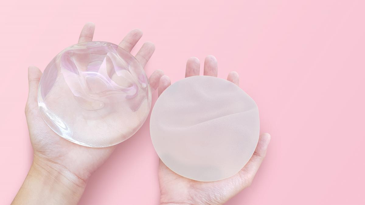 tot mai multe femei renunta la silicoane de ce numarul operatiilor de indepartare a implanturilor mamare a explodat in ultimii ani