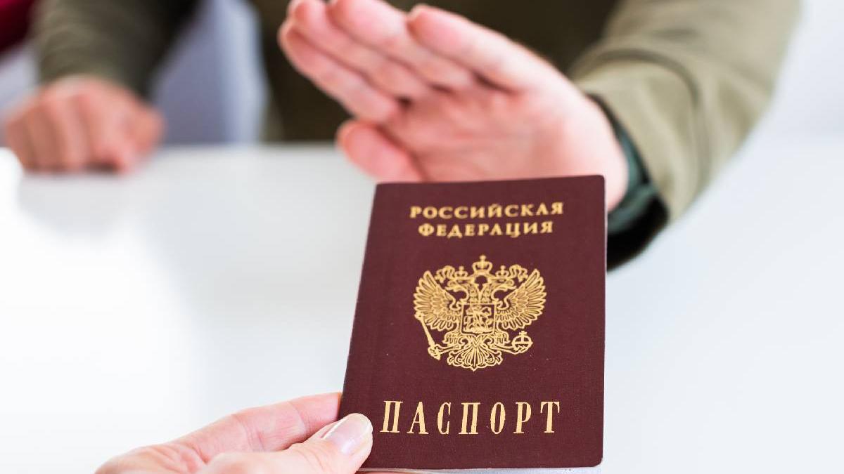 ue ia in calcul suspendarea vizelor pentru rusi ungaria si tarile care au nevoie de turistii rusi se opun