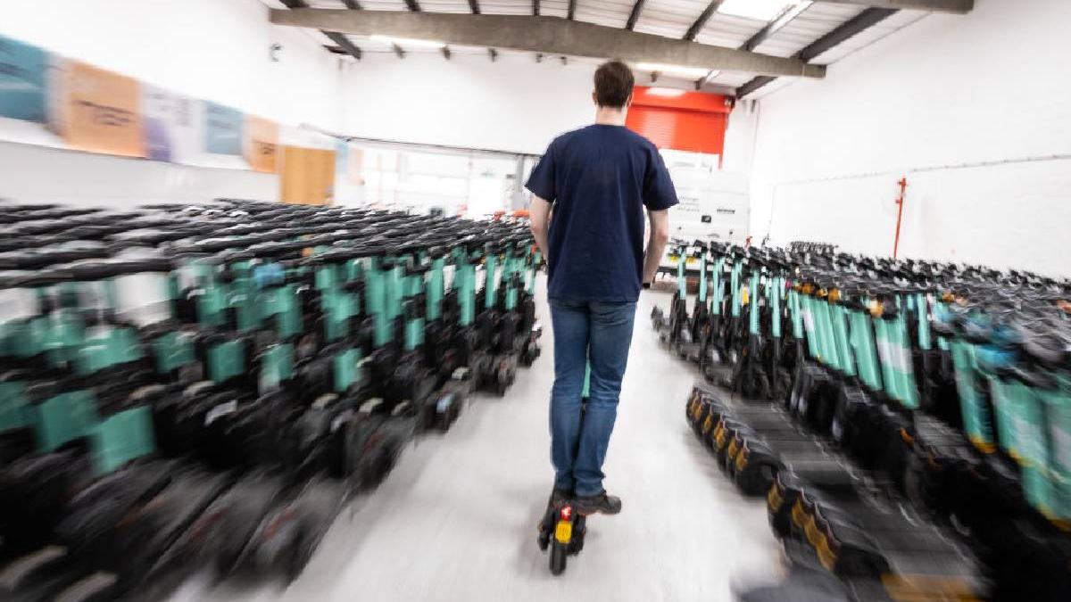 un baiat de 15 ani a murit dupa ce a cazut de pe o trotineta electrica