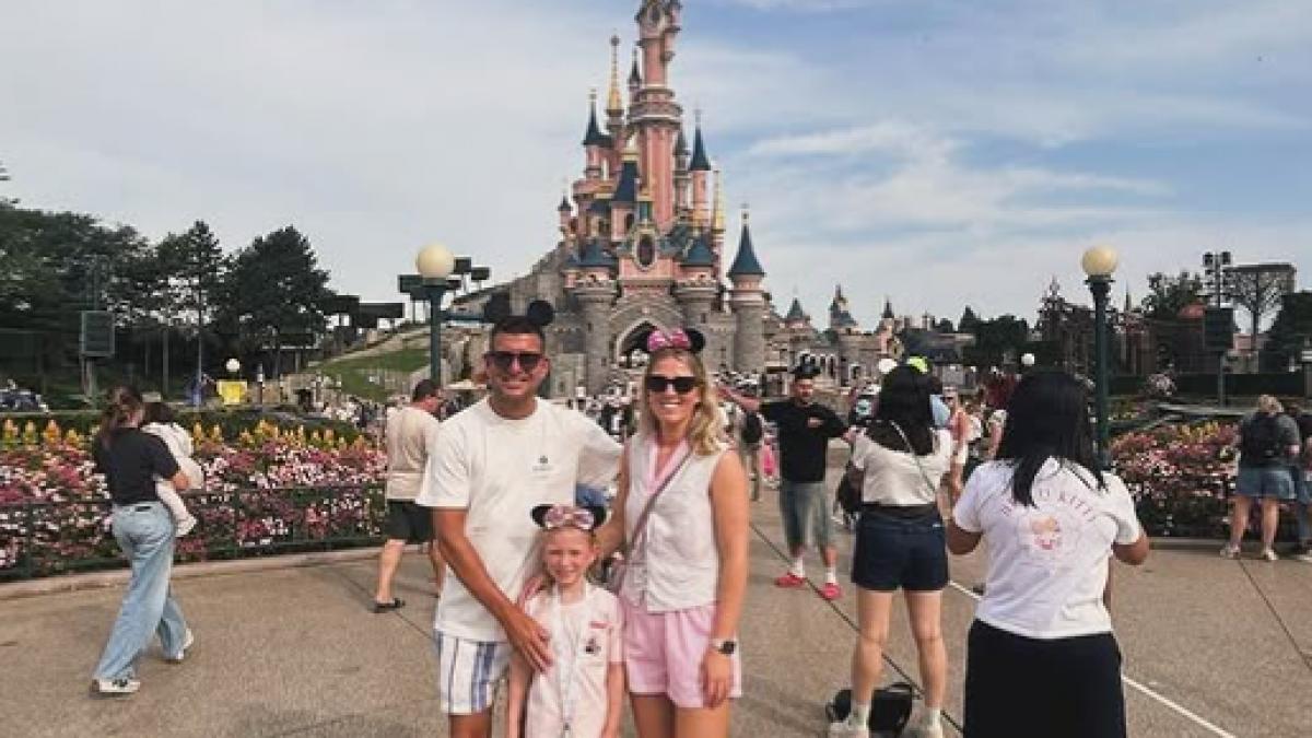 un cuplu face economii uriase calatorind prin lume cu fetita de 6 ani sa stea in tara s a dovedit a fi mult prea scump