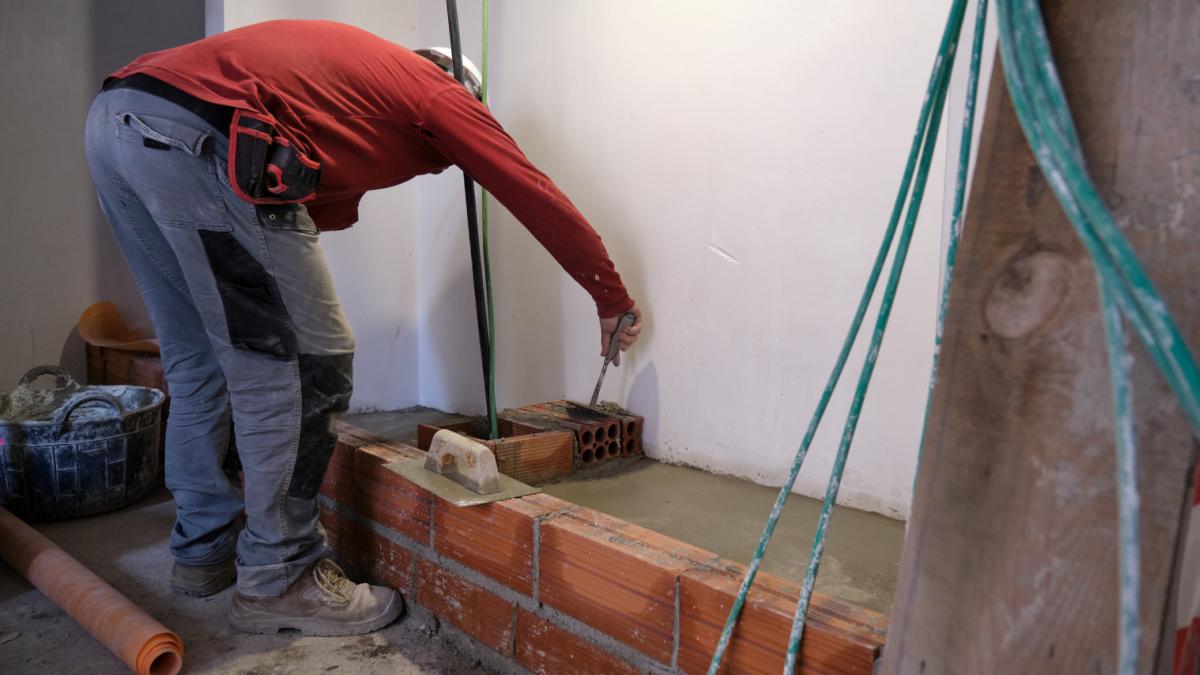 un zidar din spania dezvaluie ce salariu are in 2025 si cat iau colegii lui inainte castigai si 4 000 de euro acum iti rupi spatele