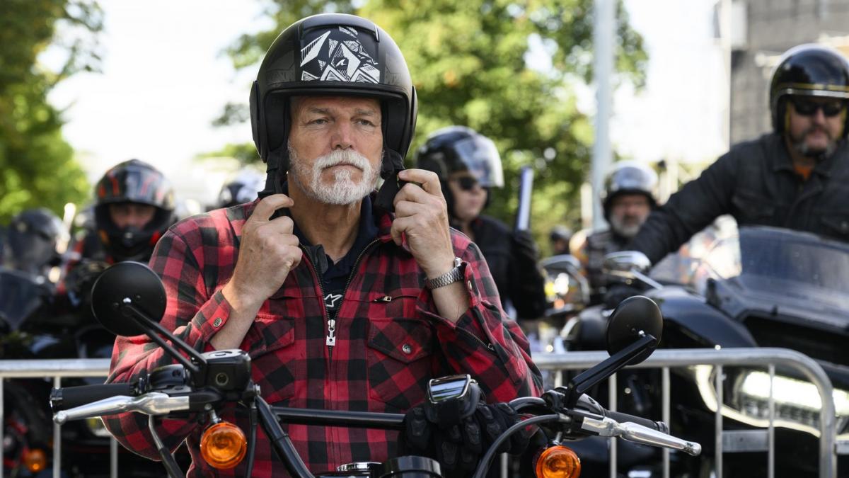 ce a facut petr pavel in romania si cine l a insotit a planificat singur traseele a ales cazari modeste si a dat nas in nas cu ursii