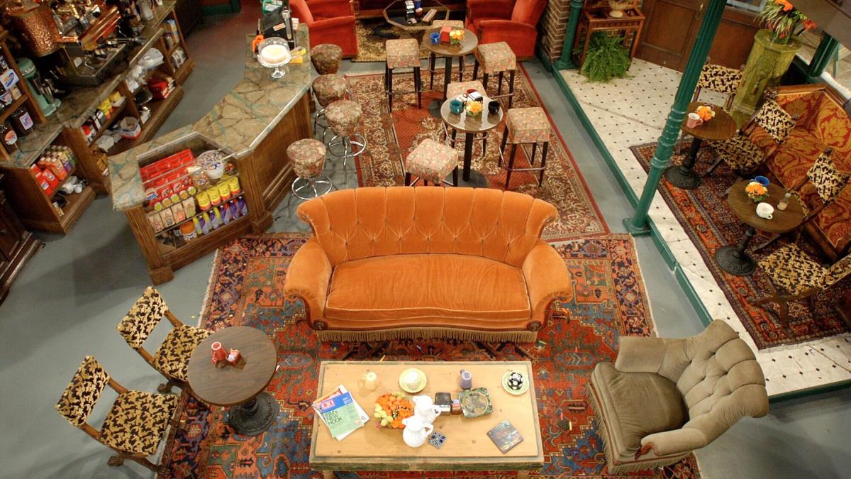 o cafenea exact ca central perk din friends se deschide in zona times square din new york cand va putea fi vizitata