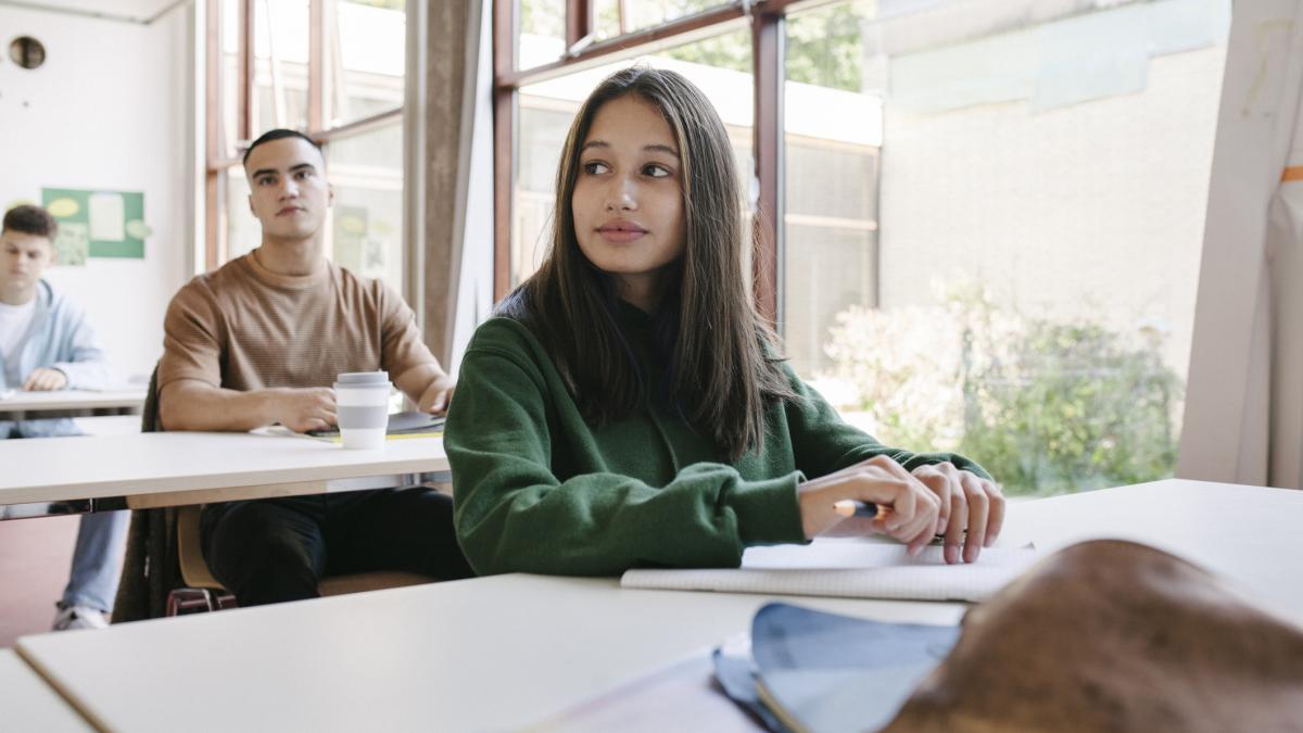 o tara din europa a introdus un nou cod vestimentar in scoli prin care sunt interzise tinutele excentrice