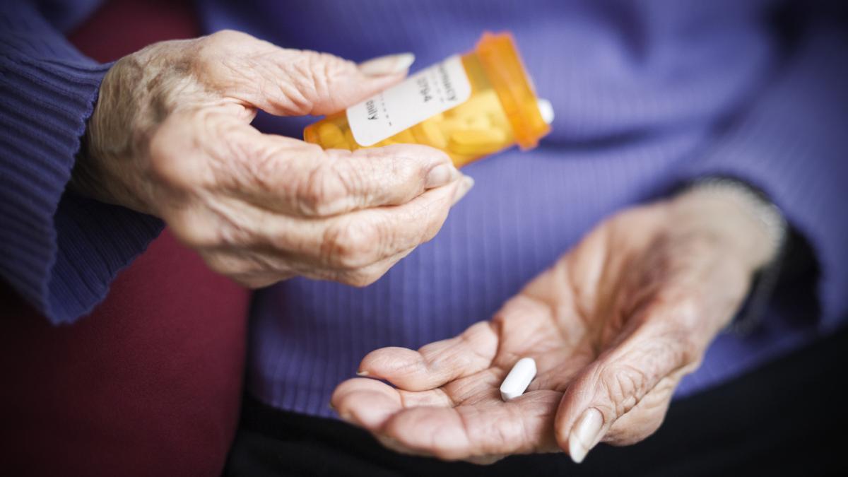 pensionara cu medicamente 