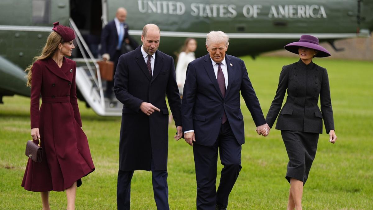 schimb de cadouri intre membrii familiei regale si familia trump cu ocazia vizitei la windsor un steag o brosa de lux si o sabie