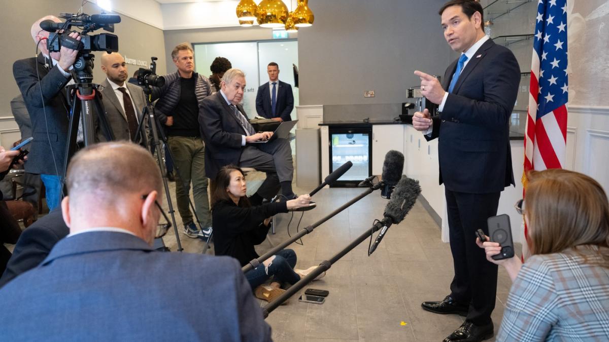 strainii care celebreaza moartea lui charlie kirk amenintati cu deportarea din sua