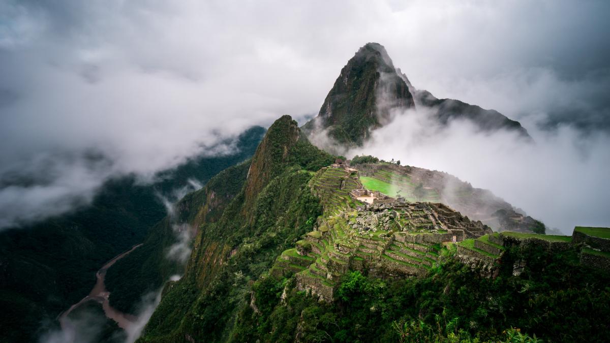 sute de turisti au ramas blocati langa machu picchu si nu mai au cu ce sa plece de acolo