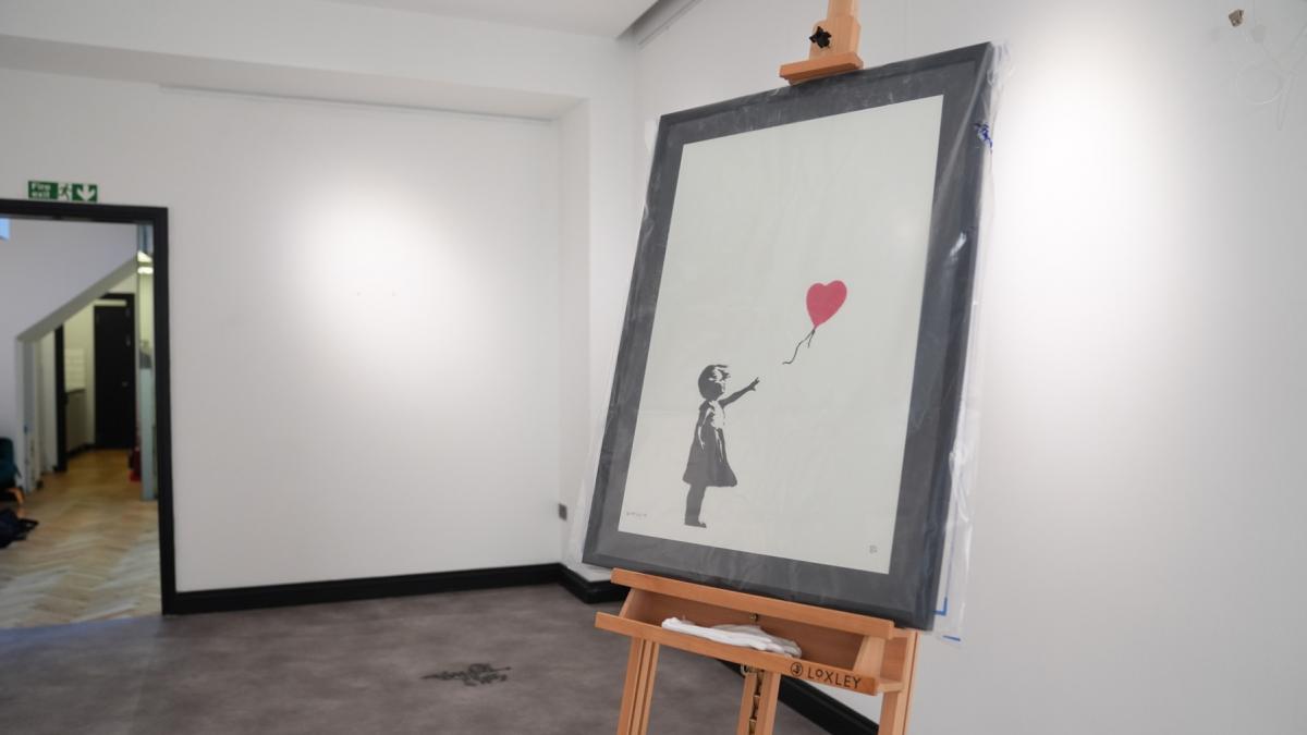 un desen de banksy care valora sute de mii de euro a fost furat in doar 30 de secunde dintr o galerie din londra cum a fost posibil