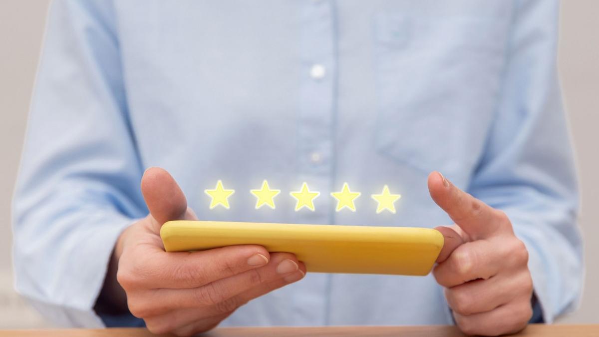 un ghid turistic din berlin a fost amendat cu 1 000 de euro pentru o recenzie de 3 stele pe google care e motivul