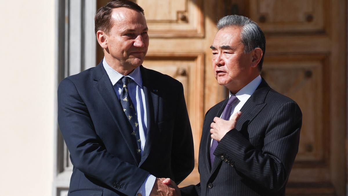 china curteaza polonia si ii ofera aderarea la g20 chinezii au probleme dupa ce razboiul hibrid i le a strangulat o ruta comer