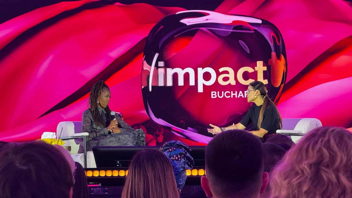 coada uriasa pentru michelle obama in capitala sute de oameni stau la rand sa o vada pe fosta prima doamna a sua la impact bucharest