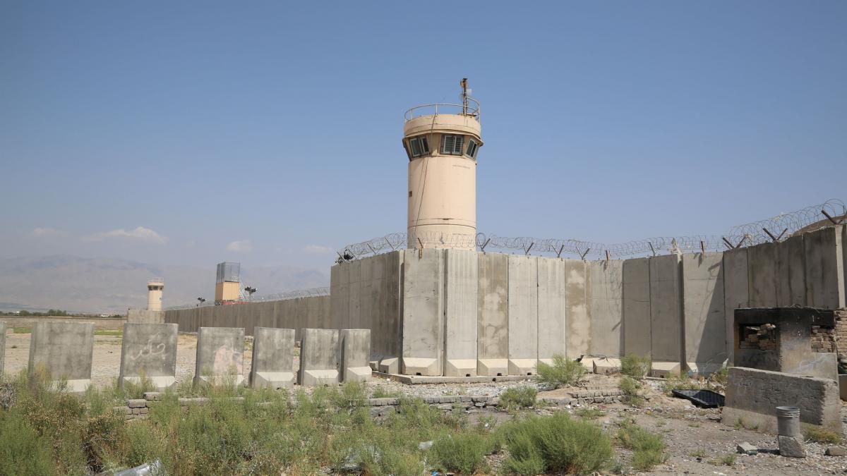 trump anunta ca sua vor sa ia inapoi baza bagram de la talibanii din afganistan ei au nevoie de lucruri noi vrem baza