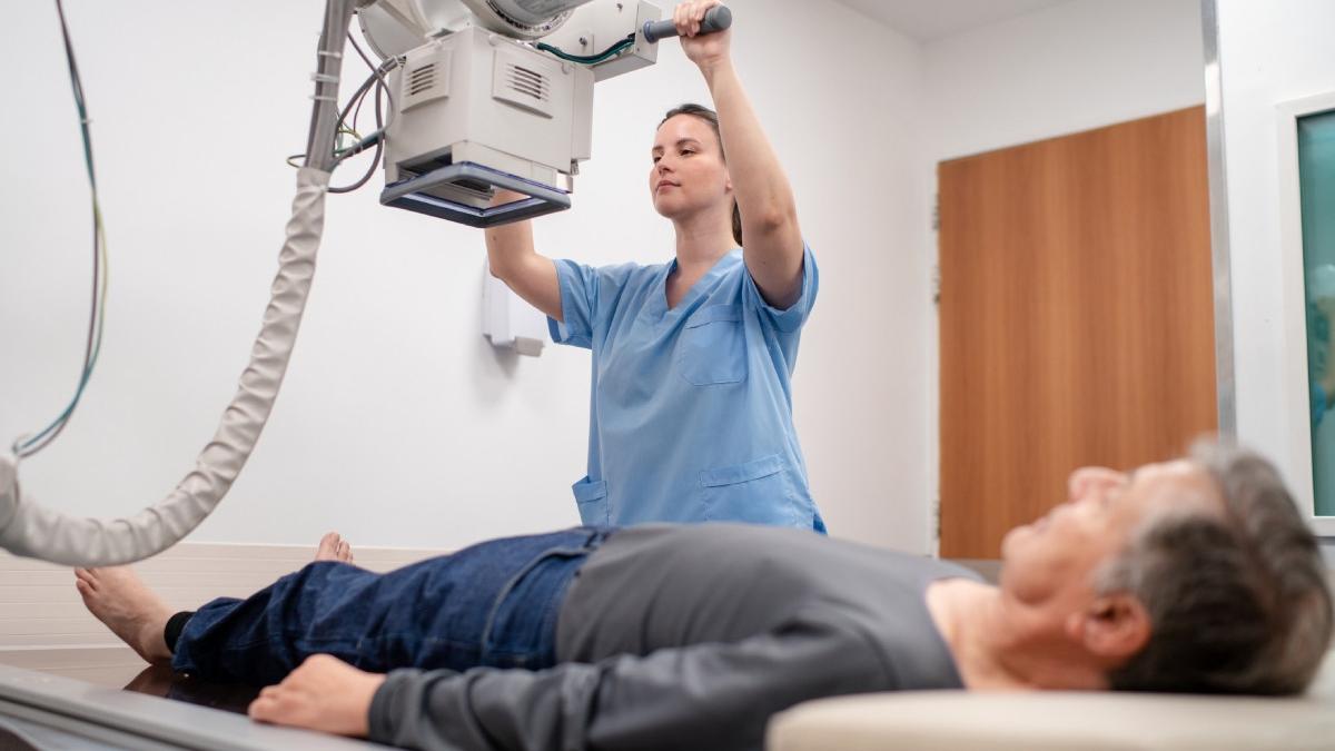 intr o tara europeana barbatii sunt intrebati daca sunt insarcinati inainte de a face tomografii