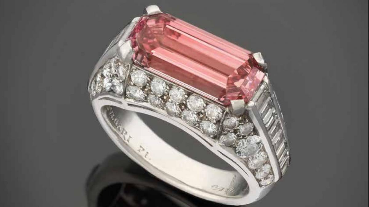 o femeie s a dus la bijutier cu inelul mostenit de la bunica ei si a avut o surpriza uriasa cand a auzit cat valoreaza