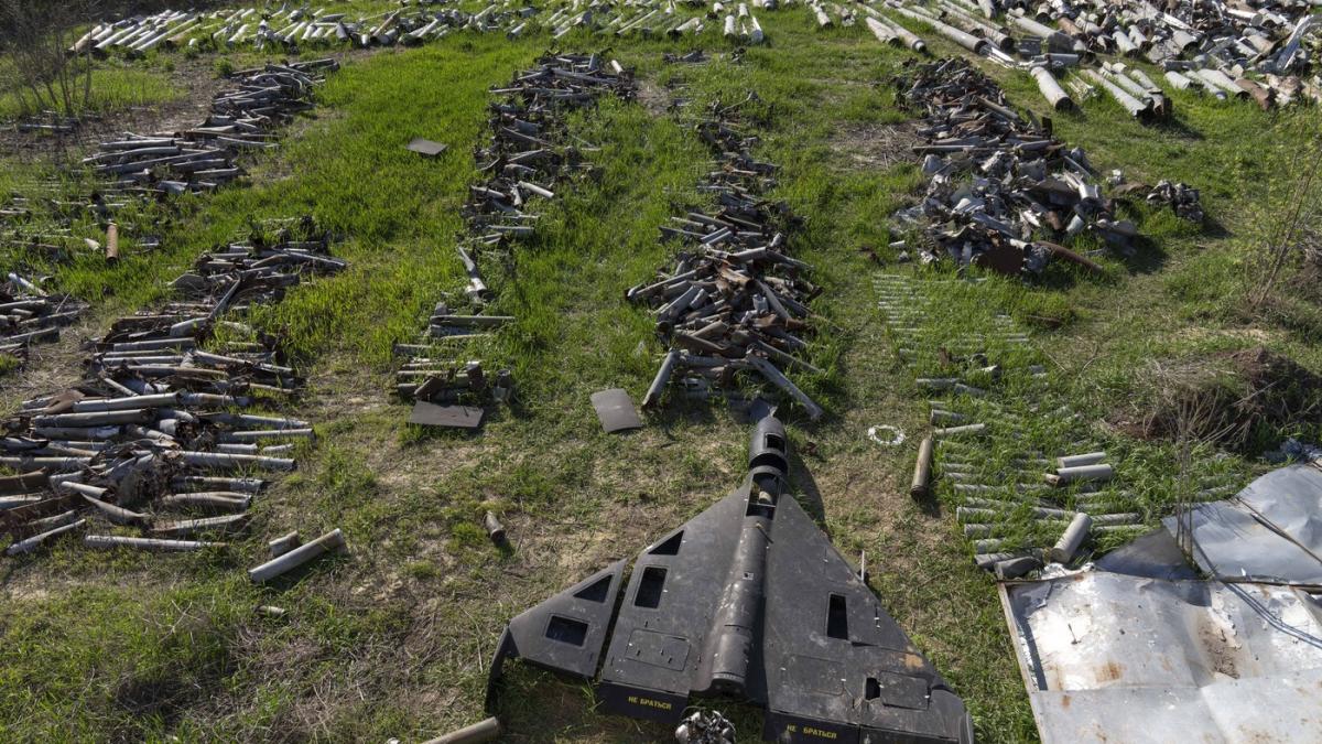 rusii au ridicat o noua baza de lansare a dronelor gheran la 35 km de granita cu ucraina un astfel de aparat a patruns si in romania