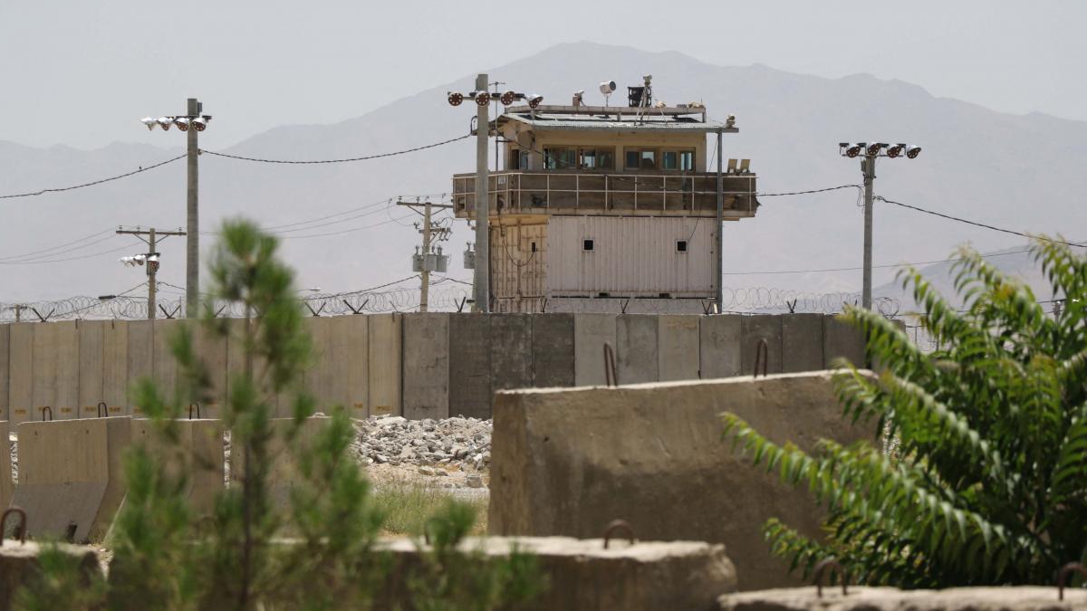 talibanii ii sfideaza pe americani afganistanul anunta ca nu va ceda sua niciun centimetru patrat din fosta baza bagram