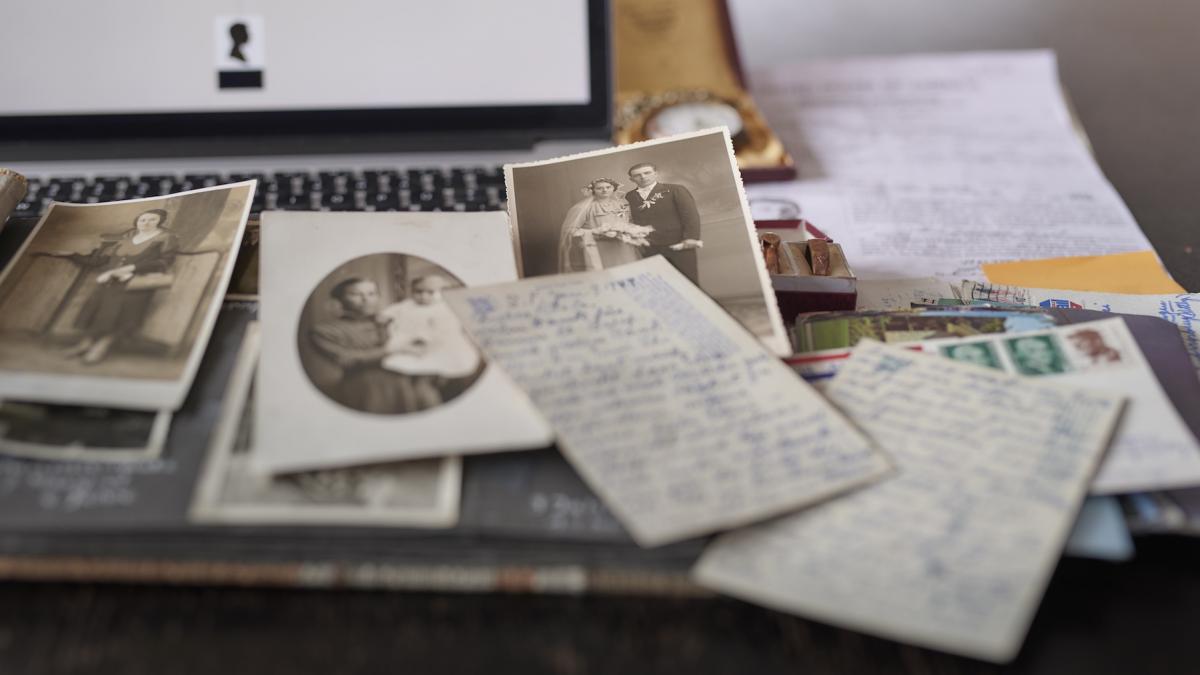 am ajuns pana la new york povestea emotionanta a unei carti postale care s a intors la expeditor dupa 72 de ani