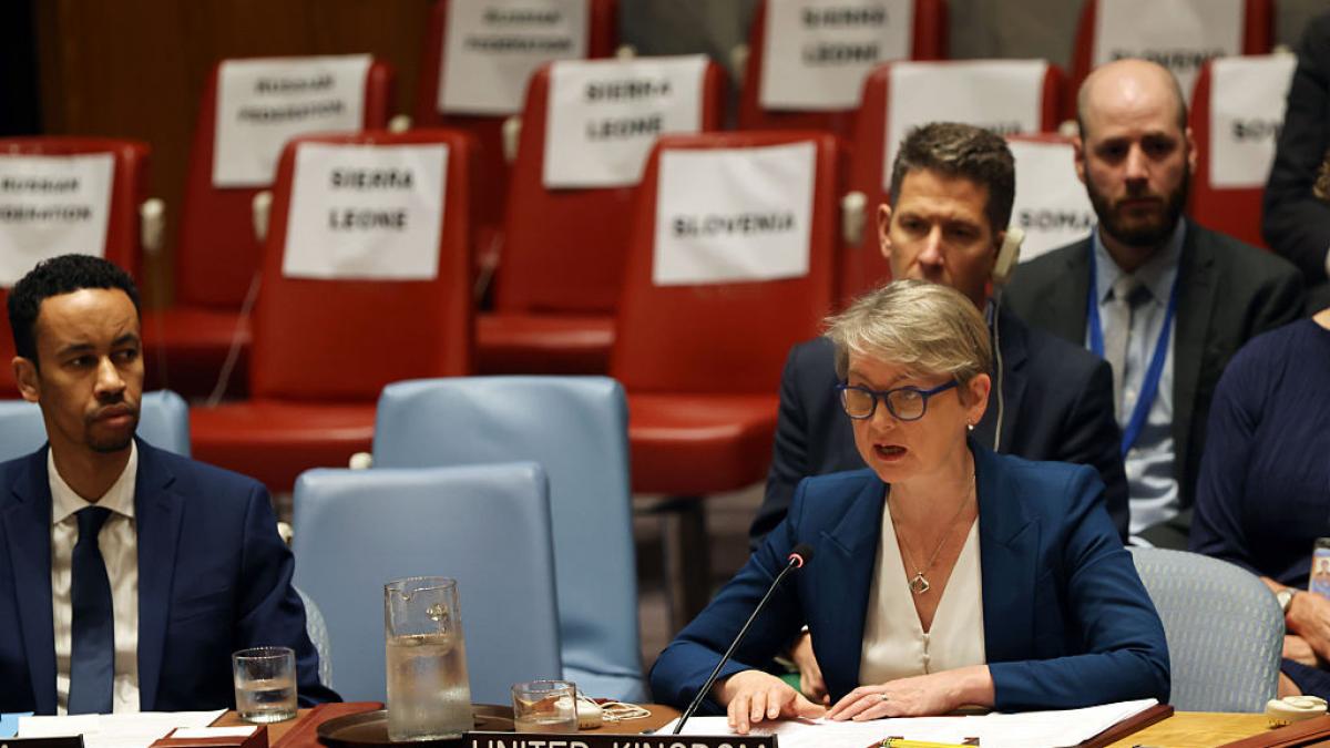 marea britanie spune ca va confrunta avioanele rusesti care intra ilegal in spatiul nato rusia risca o confruntare armata