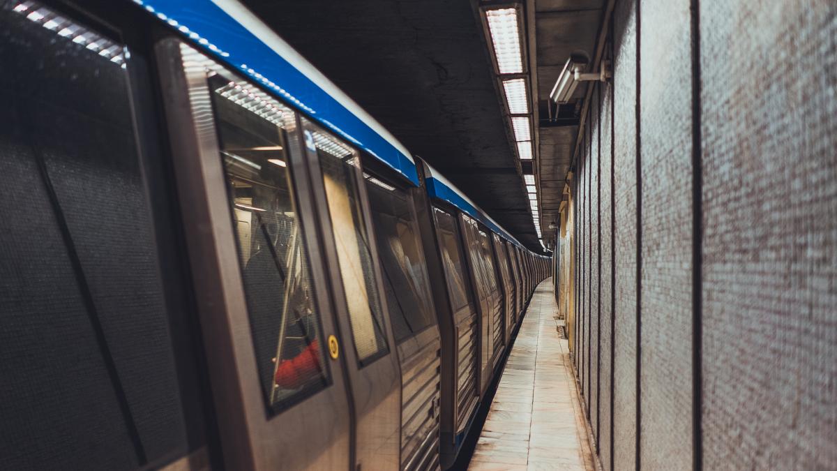 ministrul transporturilor evacueaza metrorex din palatul cfr dupa ce a aflat ca angajatii de la etajul 9 primesc spor de metrou