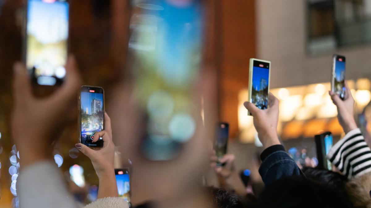 orasul care a limitat la 2 ore pe zi folosirea smartphone urilor de catre localnici