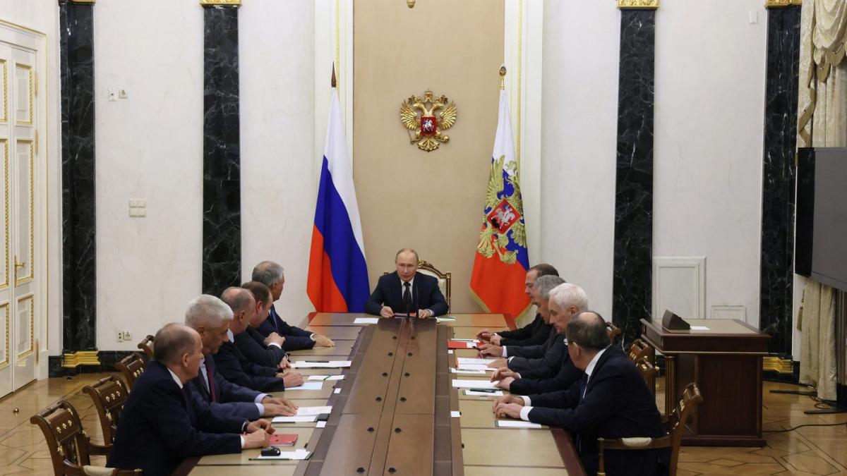 putin a convocat consiliul de securitate al rusiei inaintea reuniunii nato despre estonia asteptam o declaratie importanta