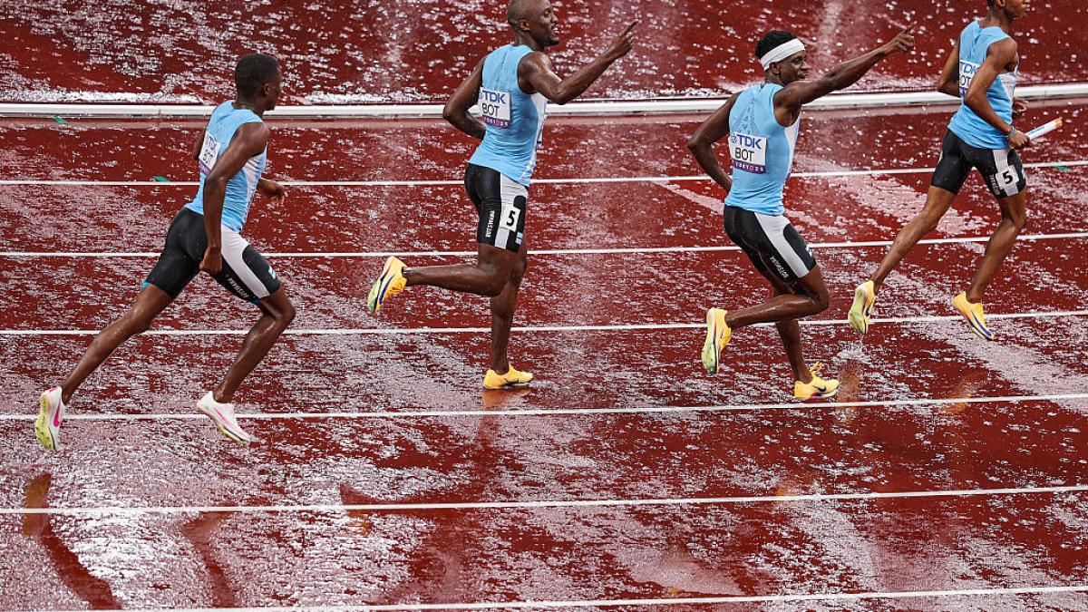 toti oamenii dintr o tara au primit liber dupa ce echipa de atletism a invins sua in finala campionatului mondial