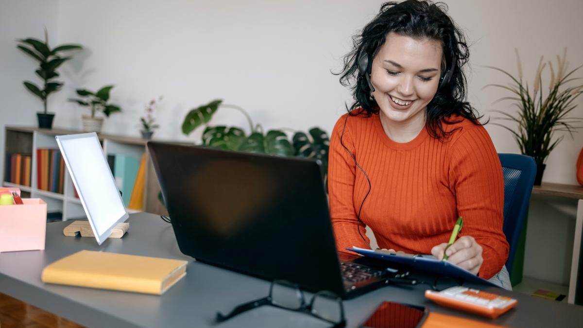 companiile isi indreapta atentia catre studenti si elevi cum pot tinerii sa si construiasca viitorul inca din scoala