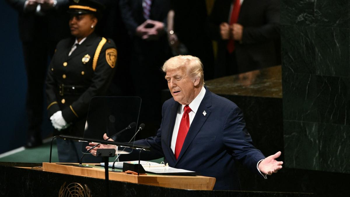 discursul lui trump la onu tot ce am primit aici a fost o scara rulanta stricata si un prompter stricat