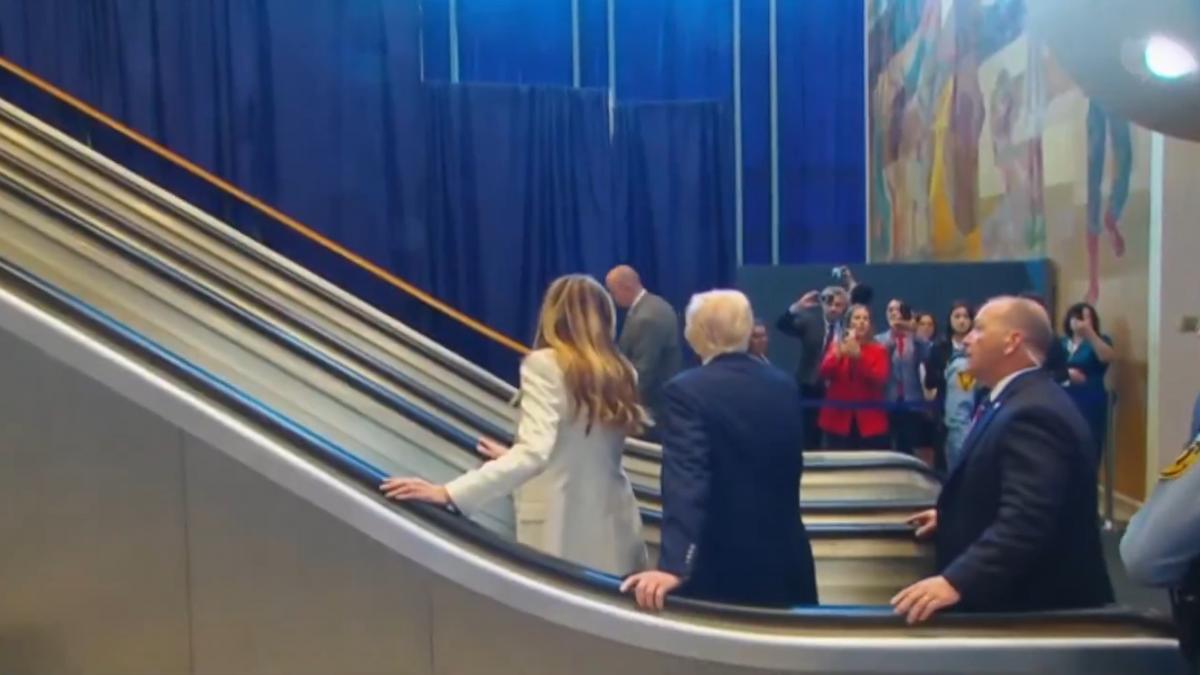 donald trump la onu am parte de un lift stricat aici prima doamna era sa cada un teleprompter care nu merge