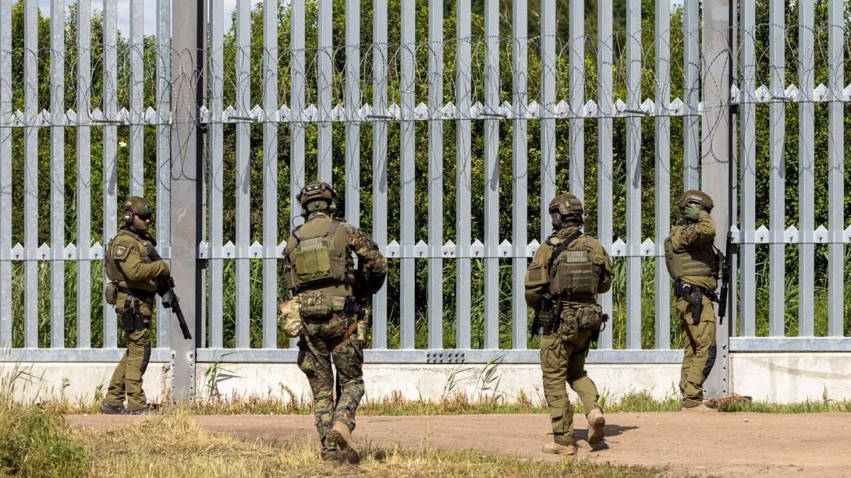 polonia redeschide granita cu belarus china a facut eforturi pentru a l convinge pe tusk dupa ce a pierdut miliarde