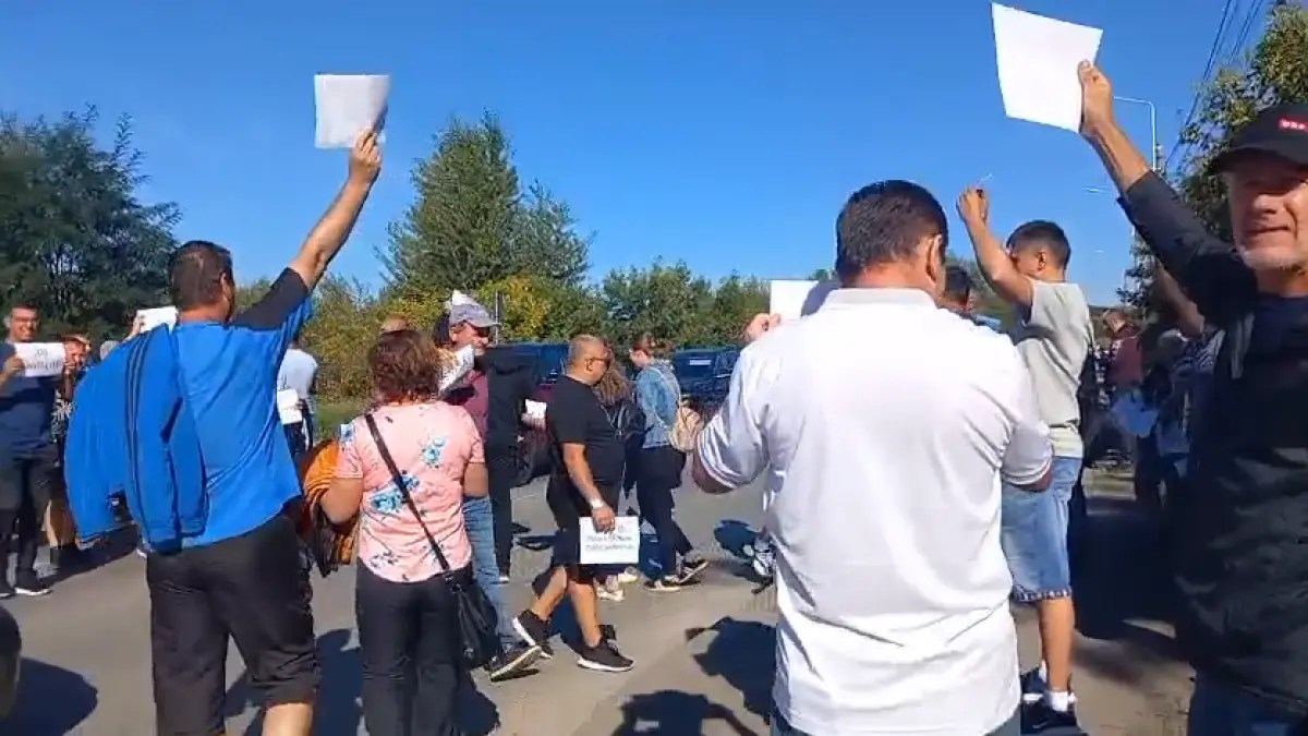 protest la arcelormittal din hunedoara sute de siderurgisti sunt in strada dupa anuntul ca se va inchide combinatul