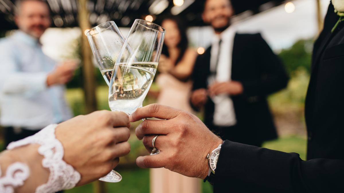 un mire din italia a distrus localul unde avea nunta pentru ca nu mai era vin a fost condamant la 4 luni de inchisoare