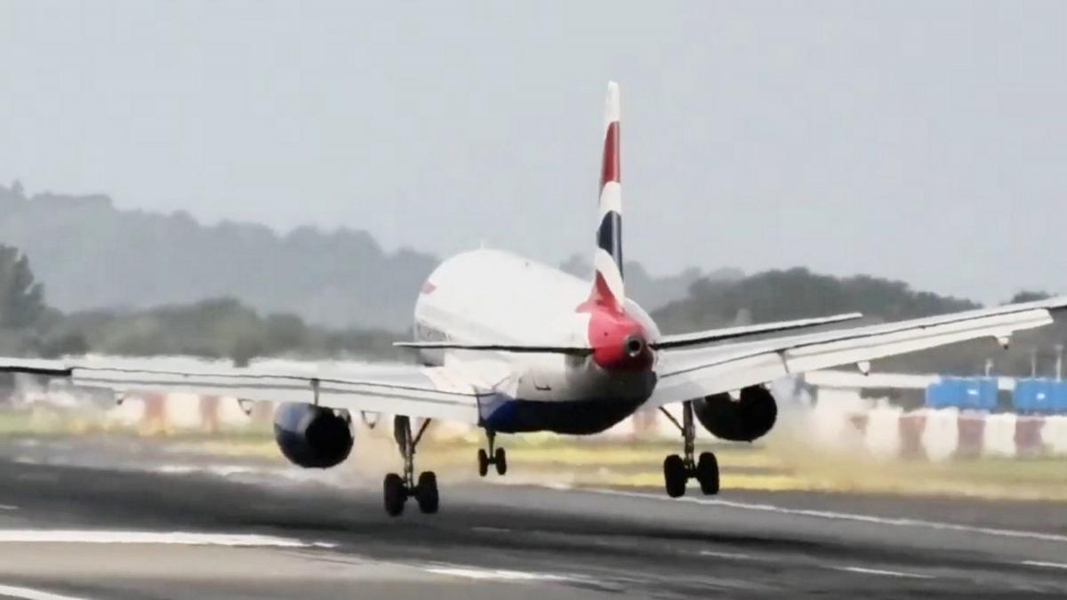 47 de infractori condamnati in anglia expulzati in romania cu avionul si cu bani pe card ministru britanic ne luam granitele inapoi