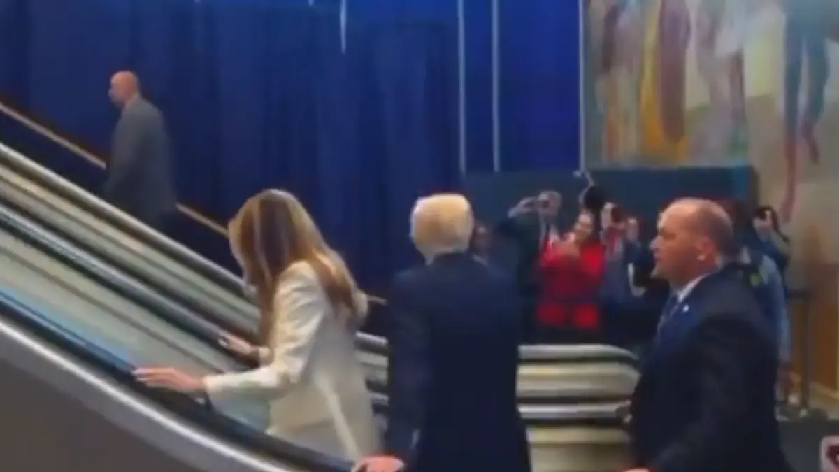 prima doamna ar fi cazut daca nu era intr o forma grozava amandoi suntem onu explica de ce trump a ramas blocat pe scara rulanta