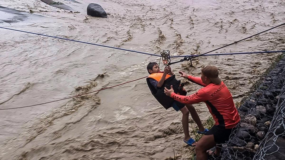 super taifunul ragasa cel putin 14 morti in taiwan dupa ce un baraj s a rupt cel mai ridicat nivel de alerta in hong kong si macau